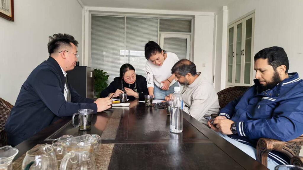 Business meeting moments1